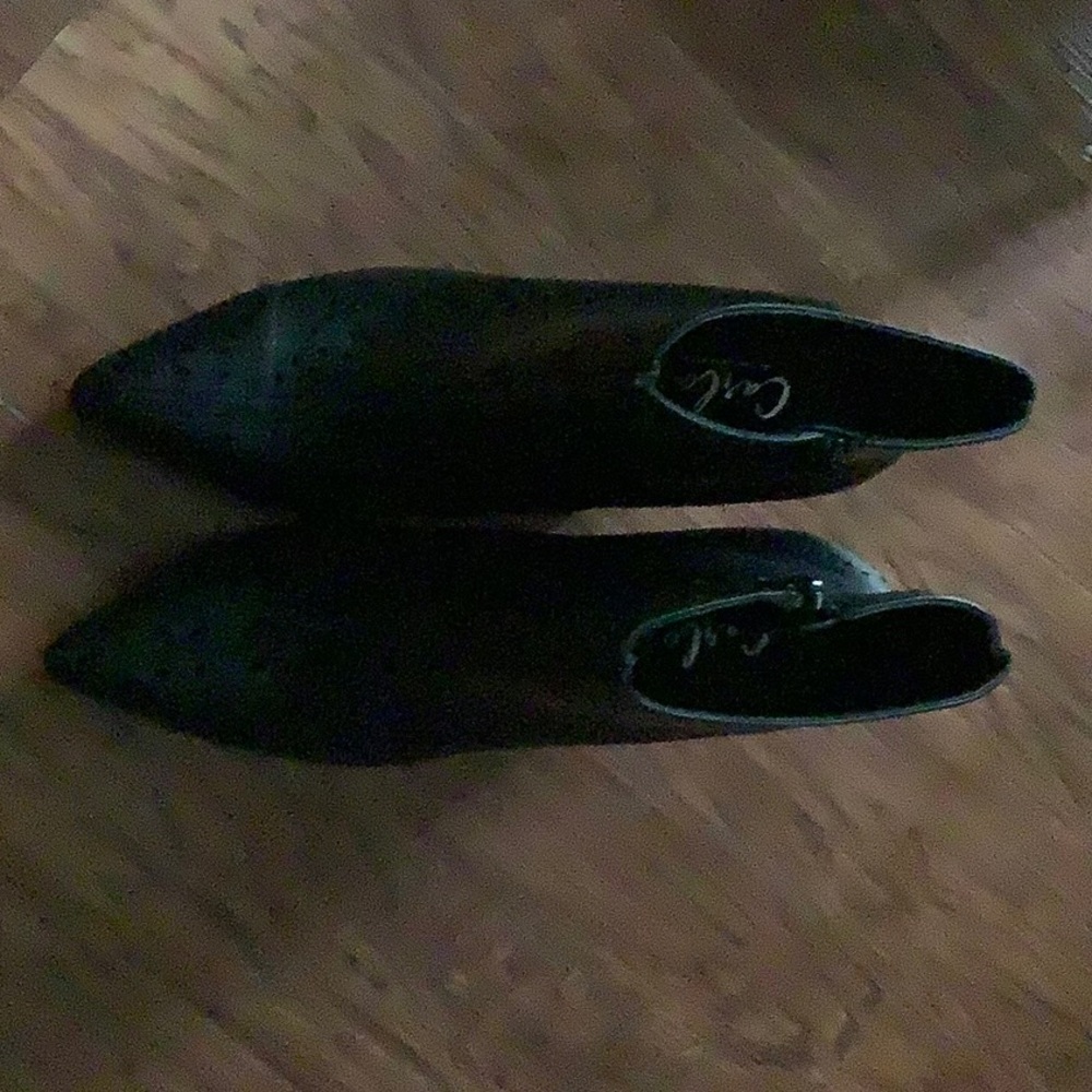 Carlos Santana boot with perforations.